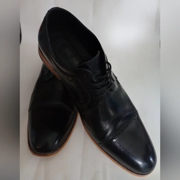 Stacy Adams Black Oxfords with Tan Accents - Picture 2 of 4